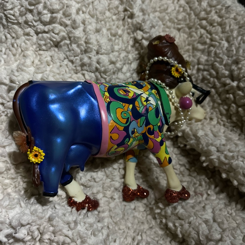 Ceramic Cow Parade ceramic Figurine #9152 meditating beehive bovine